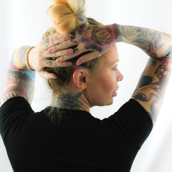 Rare from “Hello Jenna” series Swarovski Queen tee - Picture 7 of 8